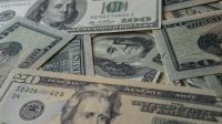 Dólar abre em queda com mercado avaliando “prévia do PIB” brasileiro
